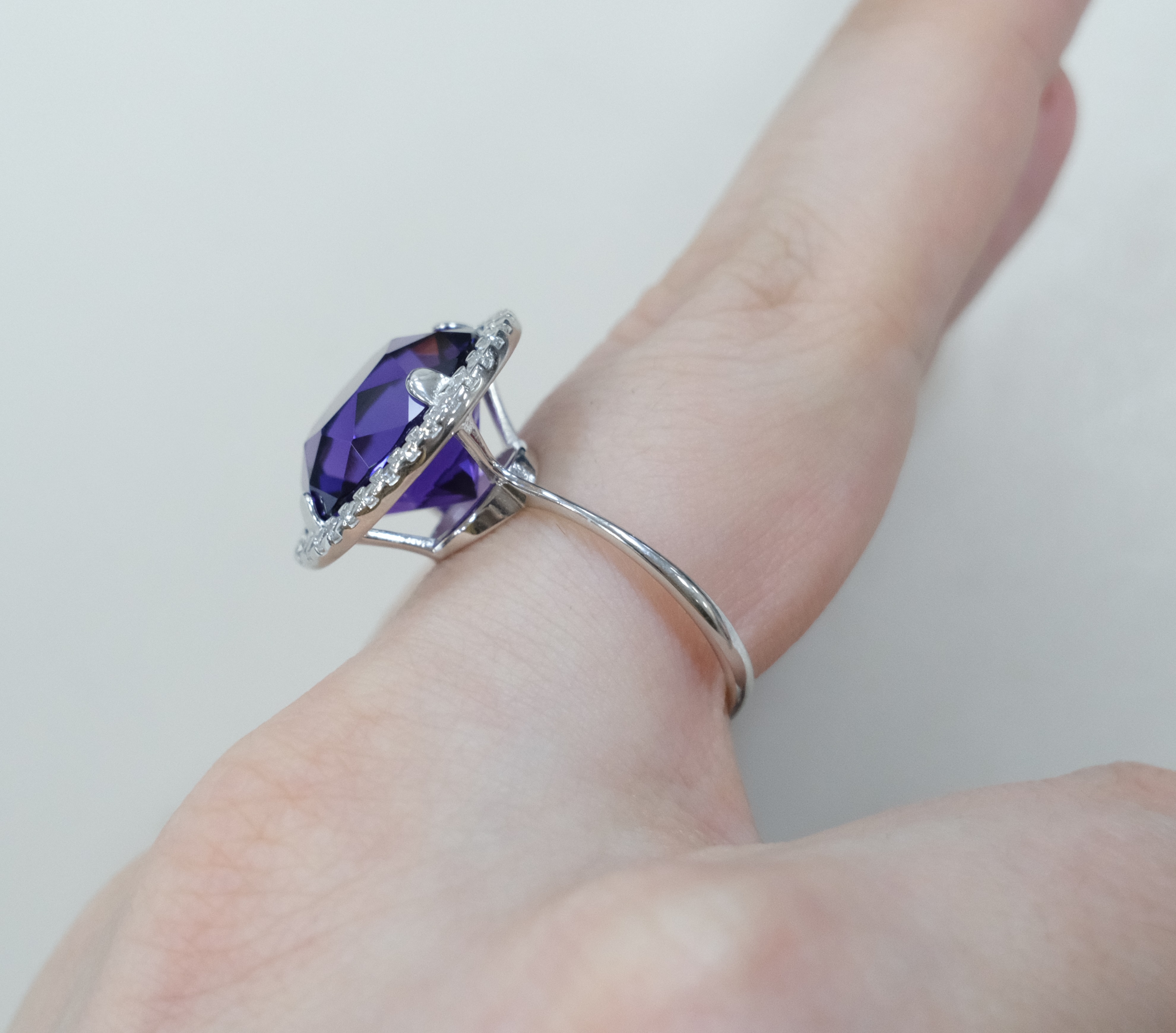 Серебряное кольцо с аметистом